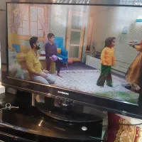 تلوزیون با میزش