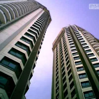 ساخت و ساز ملک تعاون ، سازنده بنام