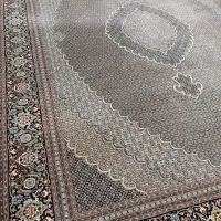 یک تخته فرش مشهد ۱۲متری مدل ریز ماهی
