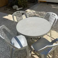 میز صندلی تا شو پلاستیکی در حد نو