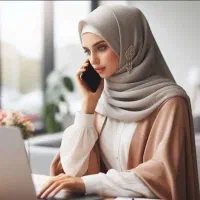 همکاری بانوان باگوشی موبایل
