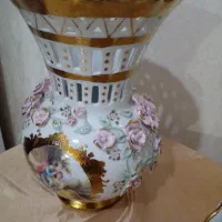 تعدادی ظروف گل برجسته