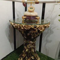 میز تلفن با تلفن تمیز