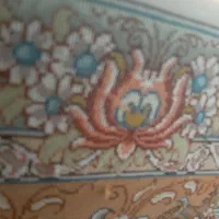 بافنده در کارگاه قالی بافی