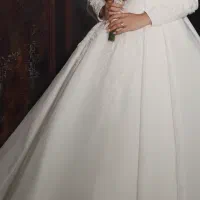 لباس عروس در حد نو