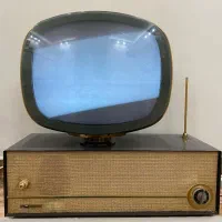تلوزیون قدیمی مارکدار کم کارکرد