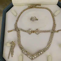 سرویس نگین دار طلایی رنگ