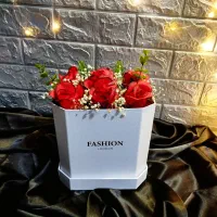 دسته گل وباکس مصنوعی|گل مصنوعی|ساوه, |دیوار