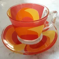 فنجان و نعلبکی قدیمی