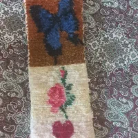 تابلو فرش کوچک ابریشم و پشم طرح گل و پروانه