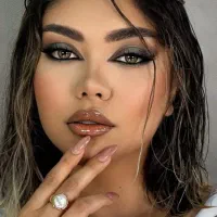 خدمات تخصصی میکاپ و شنیون