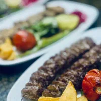 آشپز . منقل کار . باریستا . کمک باریستا . خدماتی