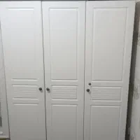 کمد لباس سه درب سفید بسیار تمیز وجادار