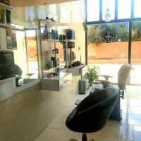 دکوراسیون همراه صندلی،سرشور،بنرطرح لوازم آرایشگری