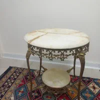 میز عسلی برنجی و مجسمه اسب برنجی