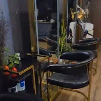 آینه سالنی سه عددو صندلی سه عدد و یک سرشور ،سالم|آرایشگاه و سالنهای زیبایی|مشهد, رضاشهر|دیوار