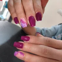 آموزش و خدمات کاشت ناخن