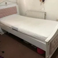 یک عدد تخت تک نفره برند ساحل چوب