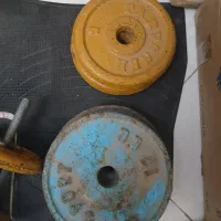 وزنه اهنی همراه دمبل
