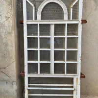 دو عدد پنجره آهنی سالم