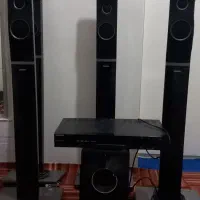 باند چها تایی کنار تلوزیون