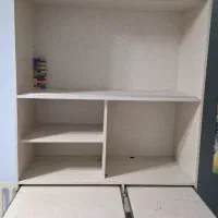 کتابخانه و میز تحریر