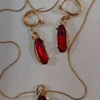 گردنبند و گوشواره نگین قرمز