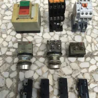 تعدادی کنتاکتور و رله سوئیچ و کلید استارت استپ