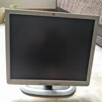 مانیتور HP همراه با پایه متحرک