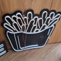 تابلو نئونی کاملا سالم