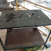 میز کار آهنی و دکور شیشه ایی