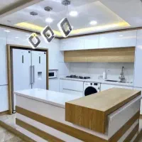 نصب برچسب روی دیوار و کابینت و پوستر