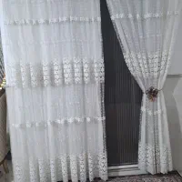 پرده پذیرایی و تراس همراه با چوب پرده و زیر پرده