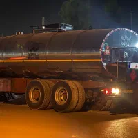 تانک دهچرخ|خودرو سنگین|برخوار, |دیوار