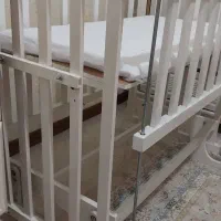 تخت گهواره کنار مادر|تخت و صندلی بچه|تهران, زاهد گیلانی|دیوار
