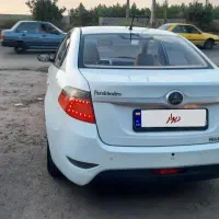 برلیانس ۳۳۰ بی رنگ بی ضربه.  مدل ۹۵