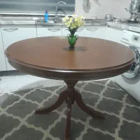 میز چهار نفره تمیز با شیشه نشکن