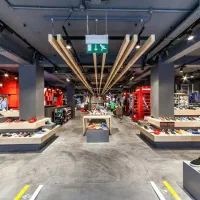 مغازه-برند-400متری-پاسداران