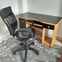 میز کامپیوتر با صندلی چرخ دار