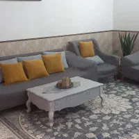 مبل تمیز با کاور پارچه ای.با ۱۳ تا کوسن