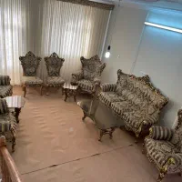 مبلمان نه نفره چوب گردو تر و تمیز و مرتب با عسلی|مبلمان خانگی و میز عسلی|زنجان, |دیوار