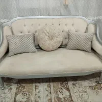 مبل کلاسیک بهمراه میز مناسب جهیزیه
