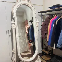 آئینه ایستاده