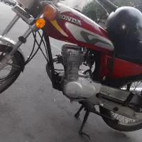 هوندا ۱۲۵ تندیس قرمز