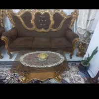 فروش فوری مبل ۷نفره همراه با میز عسلی ۴میلیون