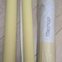 یک رول کاغذ دیواری رنگ سبز روشن