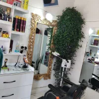 آرایشگر نیمه ماهر و ساده