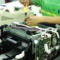 نیازمند تعمیر کار برد های الکترونیکی و مانیتور