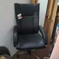 صندلی چرخ دار اداری و فقط یه چرخ شو نداره