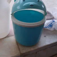 توالت فرنگی و سطل زباله